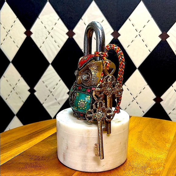 Handcrafted Owl Brass Lock – Ornate, Colorful, & Functional – 2 Keys Included - Picture 4 of 11